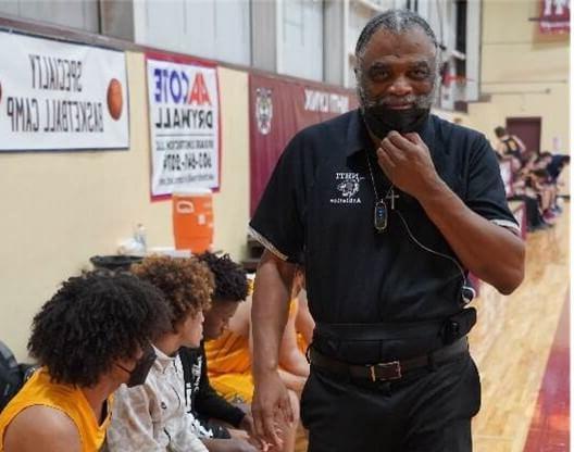 Irv Harris, Lynx Men's Basketball coach, Named Coach of the Year